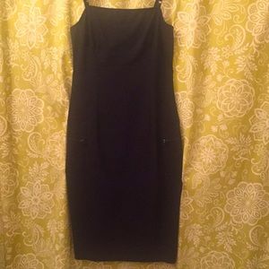 Black dress w/adjustable straps.